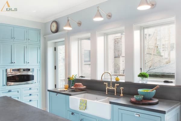 Hình ảnh dự án 10+ Mẫu Cửa Sổ Nhà Bếp Đẹp, Hợp Phong Thủy Và Thu Hút Tài Lộc. Cửa sổ phòng bếp không chỉ giúp tối ưu không gian bếp mà còn mang ý nghĩa phong thủy với ngôi nhà. Cùng AEROS tìm hiểu cách đặt sửa sổ tại phòng bếp và các mẫu thiết kế cửa sổ nhà bếp đẹp, hiện đại, thu hút tài lộc và may mắn trong bài viết sau nhé!