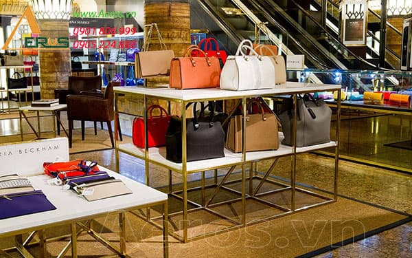 Dự án Thiết kế shop túi xách thời trang chị Uyên tại Bình Thạnh Hình ảnh dự án Thiết kế shop túi xách thời trang chị Uyên tại Bình Thạnh. Khám phá chi tiết về dự án Thiết kế shop túi xách thời trang chị Uyên tại Bình Thạnh được thực hiện bởi đội ngũ chuyên gia giàu kinh nghiệm. Dự án này thể hiện sự chuyên nghiệp và chất lượng trong từng công đoạn thực hiện.