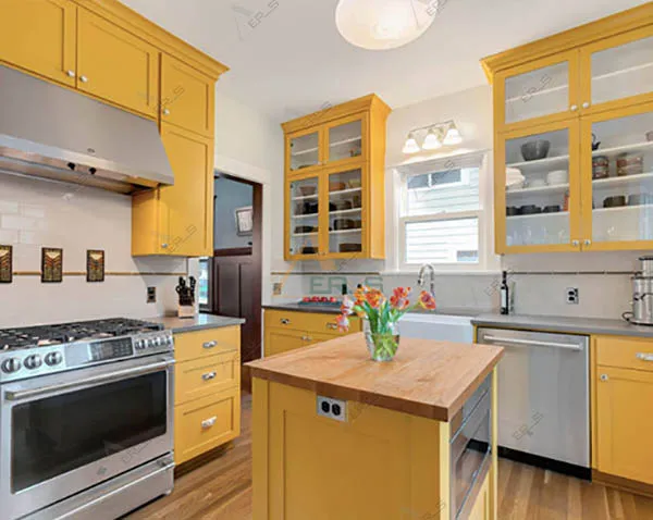 Phòng bếp màu vàng