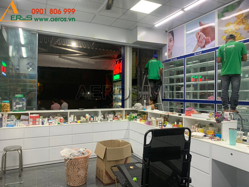 Hình ảnh thi công tủ quầy nhôm kính nhà thuốc GPP Phương Linh tại Tây Ninh
